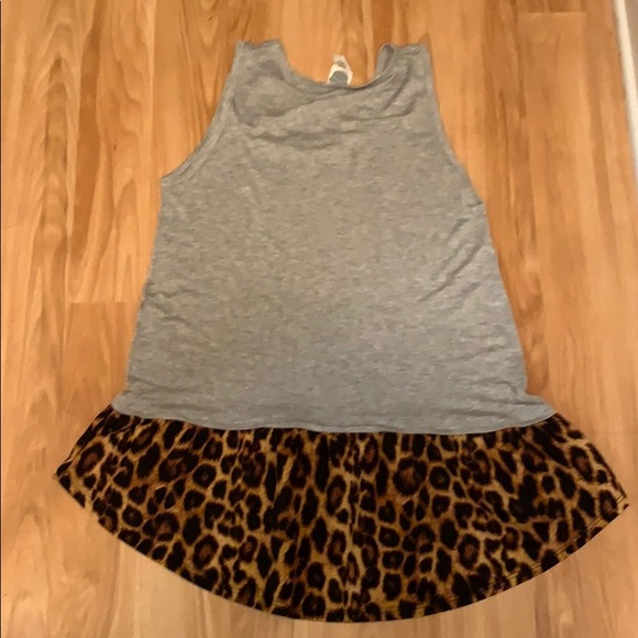 Leopard/ gray tank - Picture 4 of 4